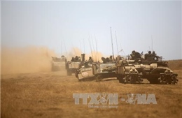Quân đội Israel oanh kích, nã pháo vào Syria